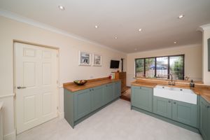 BREAKFAST KTCHEN- click for photo gallery